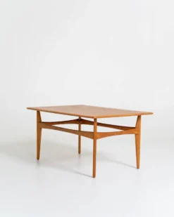 Table d'appoint en chêne par Karl-Erik Ekselius pour JOC, Suède, années 1950.