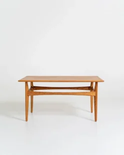 Table d'appoint en chêne par Karl-Erik Ekselius pour JOC, Suède, années 1950.