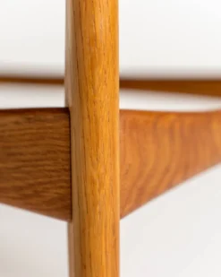 Table d'appoint en chêne par Karl-Erik Ekselius pour JOC, Suède, années 1950.
