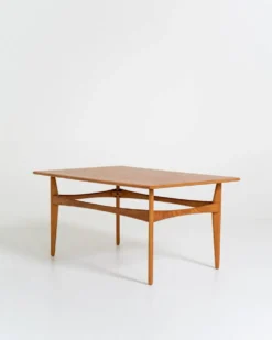Table d'appoint en chêne par Karl-Erik Ekselius pour JOC, Suède, années 1950.
