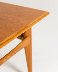 Table d'appoint en chêne par Karl-Erik Ekselius pour JOC, Suède, années 1950.