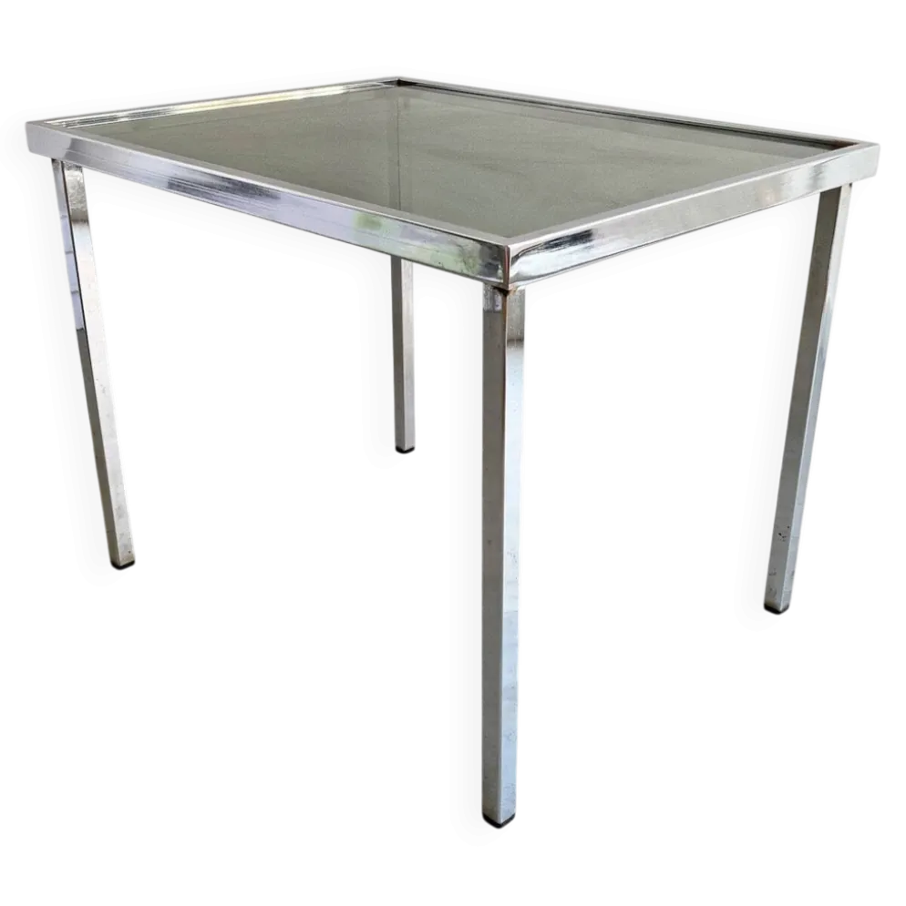 Table d'appoint en chrome vintage avec un plateau en verre fumé.