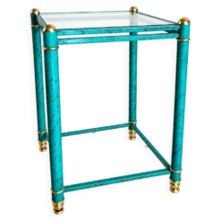 Table d'appoint en faux malachite de style Hollywood Regency avec étagères en verre