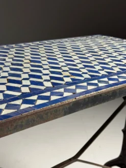 Table d'appoint en mosaïque et fonte