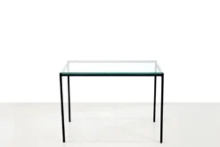 Table d'appoint en métal noir minimaliste avec plateau en verre, années 1960.