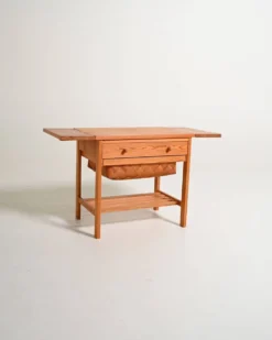 Table d'appoint en pin scandinave, années 1950