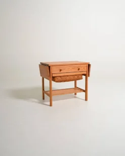 Table d'appoint en pin scandinave, années 1950