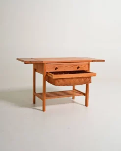 Table d'appoint en pin scandinave, années 1950