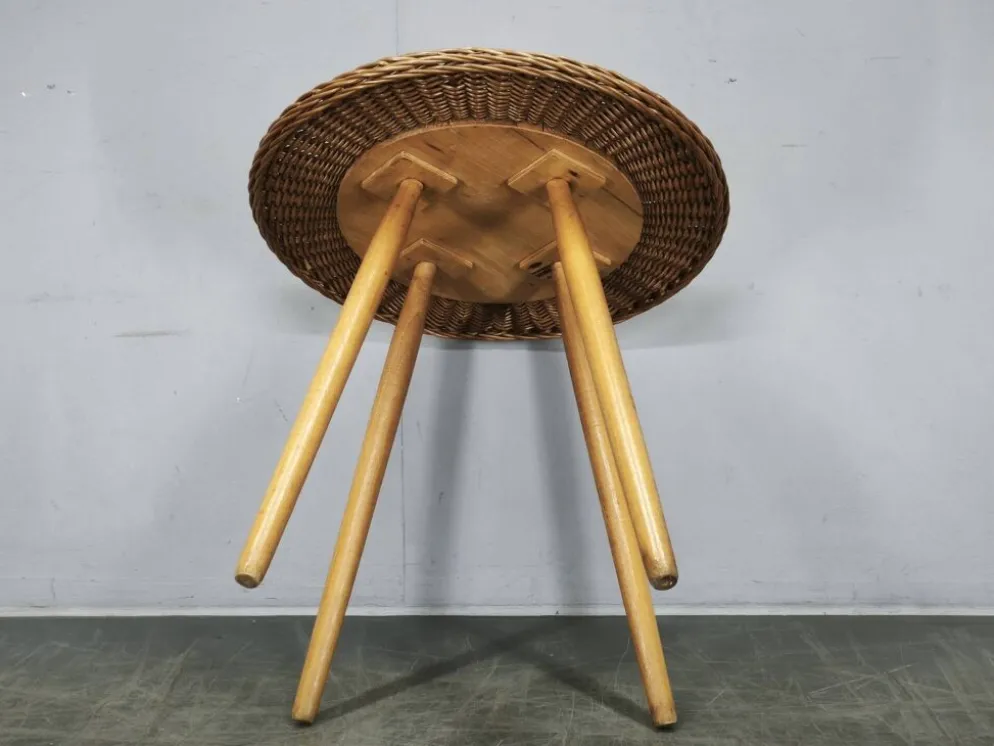 Table d'appoint en rotin et hêtre Jan Kalous, Tchécoslovaquie, années 1970