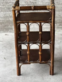 Table d’appoint en rotin et osier à trois plateaux – années 70