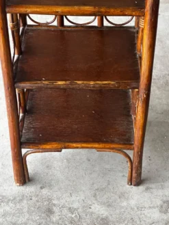 Table d’appoint en rotin et osier à trois plateaux – années 70