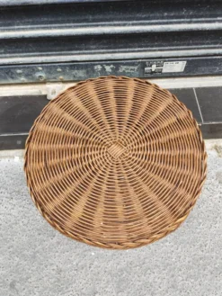 Table d'appoint en rotin 1950 midcentury