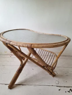 Table d'appoint en rotin vintage