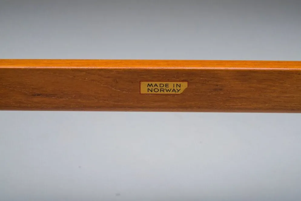 Table d'appoint en teck du milieu du siècle par Fredrik A. Kayser pour Vatne, Norvège, années 1960.