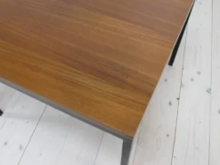 Table d'appoint en teck - Läsko Studioform International