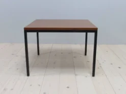 Table d'appoint en teck - Läsko Studioform International