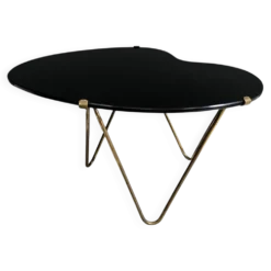 Table d'appoint en verre noir en forme de rein des années 1960