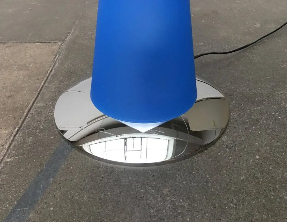 Table d'appoint et lampe sur pied Birillo postmoderne par Parisotto pour Fontana Arte, années 1980
