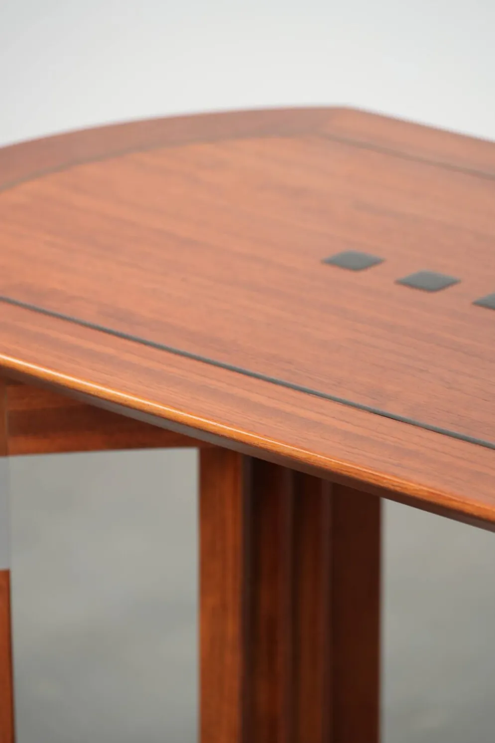 Table d'appoint long au design Art Déco