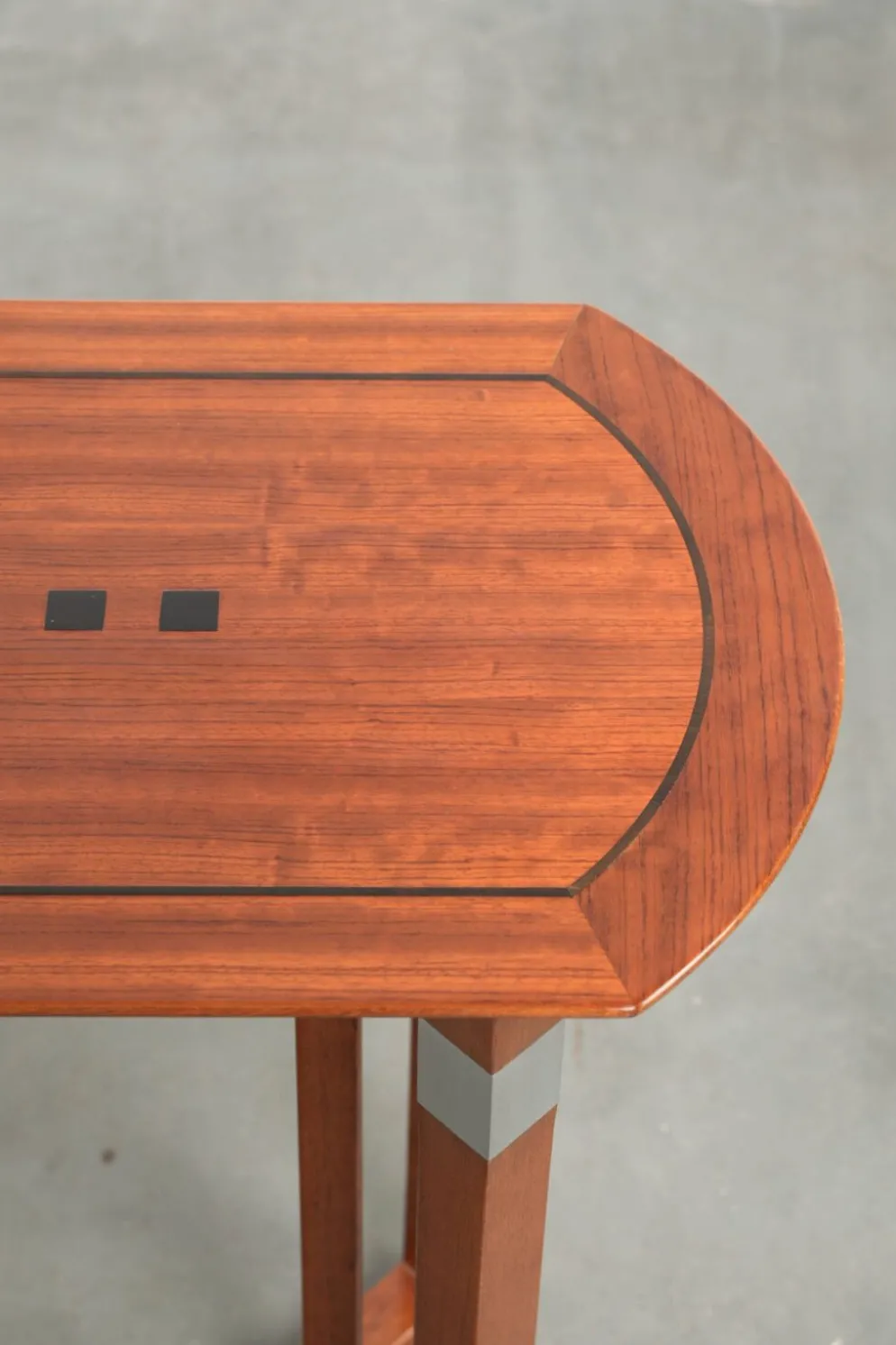 Table d'appoint long au design Art Déco