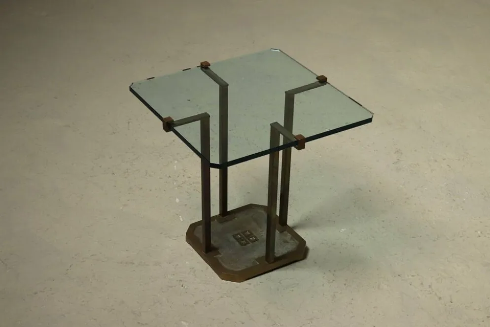 Table d'appoint modèle T18 par Peter Ghyczy années 1970