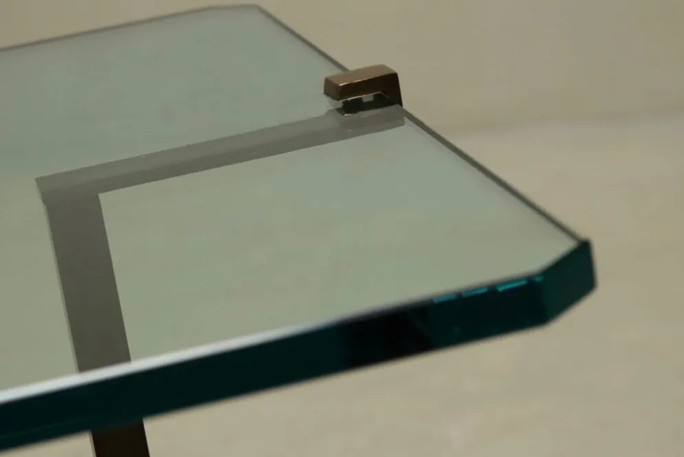 Table d'appoint modèle T18 par Peter Ghyczy années 1970