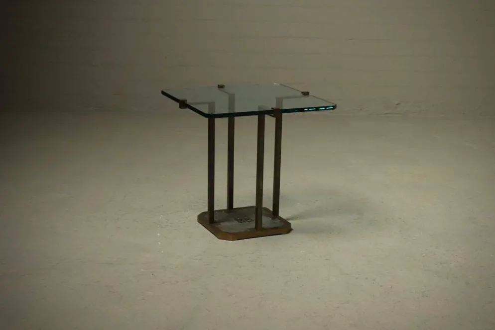 Table d'appoint modèle T18 par Peter Ghyczy années 1970