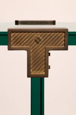 Table d'appoint Modèle T30 par Peter Ghyczy - design des années 1970