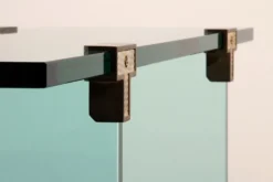 Table d'appoint Modèle T30 par Peter Ghyczy - design des années 1970