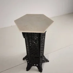 Table d'appoint orientale en fonte avec plateau en marbre, fin du 19e siècle