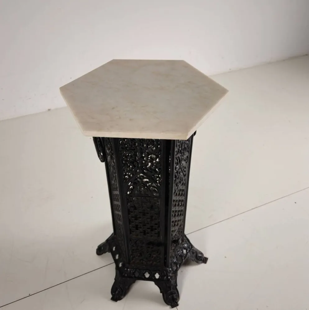 Table d'appoint orientale en fonte avec plateau en marbre, fin du 19e siècle