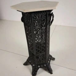 Table d'appoint orientale en fonte avec plateau en marbre, fin du 19e siècle