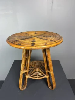 Table d'appoint ou table d'usage occasionnel en rotin à crayon italien du milieu du siècle, vers les années 1950.
