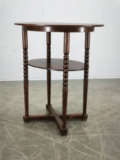 Table d'appoint ovale en hêtre Art Déco tchèque des années 1920 avec étagère inférieure