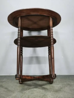 Table d'appoint ovale en hêtre Art Déco tchèque des années 1920 avec étagère inférieure
