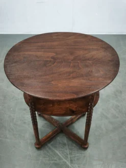 Table d'appoint ovale en hêtre Art Déco tchèque des années 1920 avec étagère inférieure