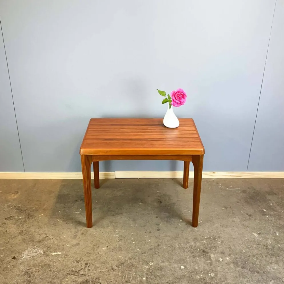 Table d'appoint par Henning Kjaernulf pour Vejle Stole- & Møbelfabrik, teck, années 1960.