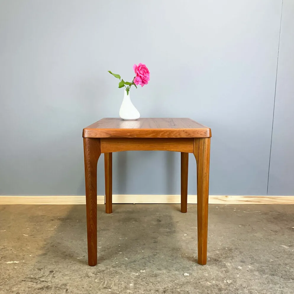 Table d'appoint par Henning Kjaernulf pour Vejle Stole- & Møbelfabrik, teck, années 1960.