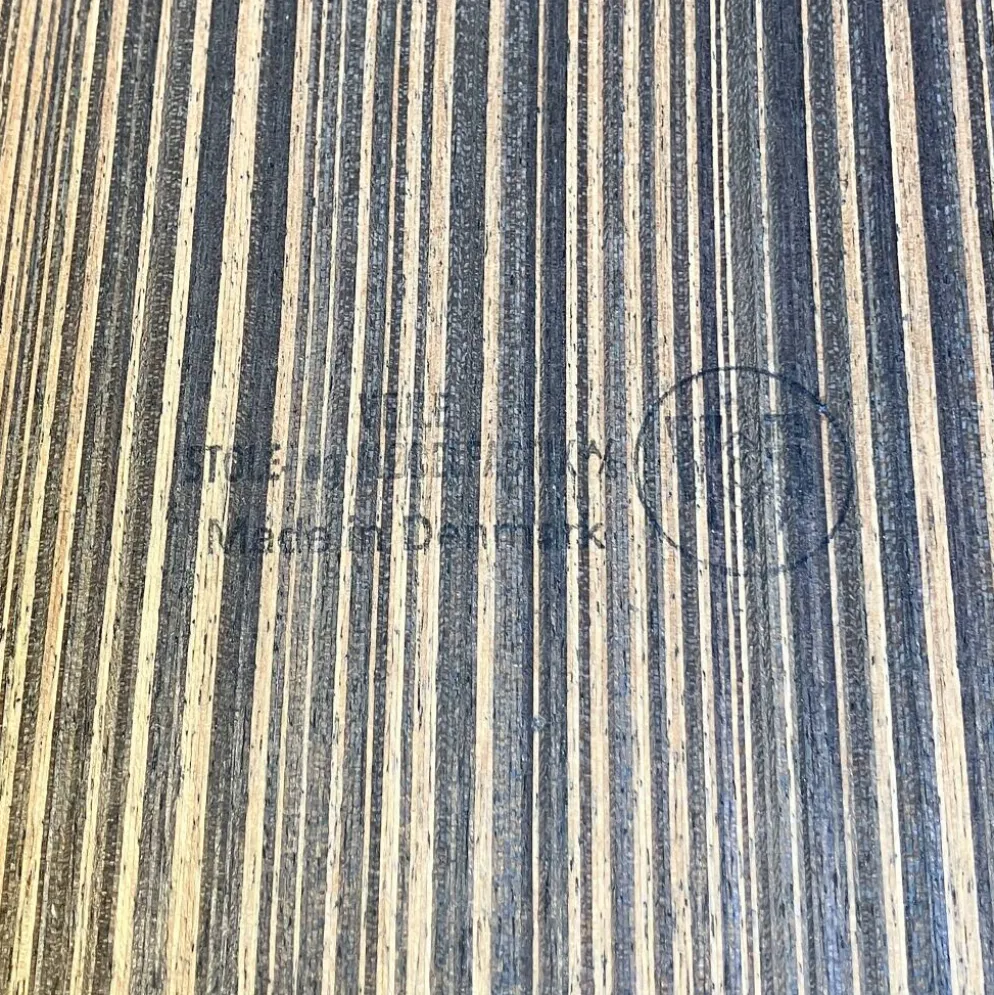 Table d'appoint par Henning Kjaernulf pour Vejle Stole- & Møbelfabrik, teck, années 1960.