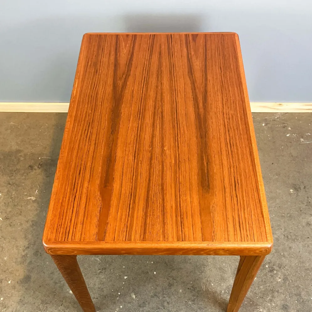 Table d'appoint par Henning Kjaernulf pour Vejle Stole- & Møbelfabrik, teck, années 1960.