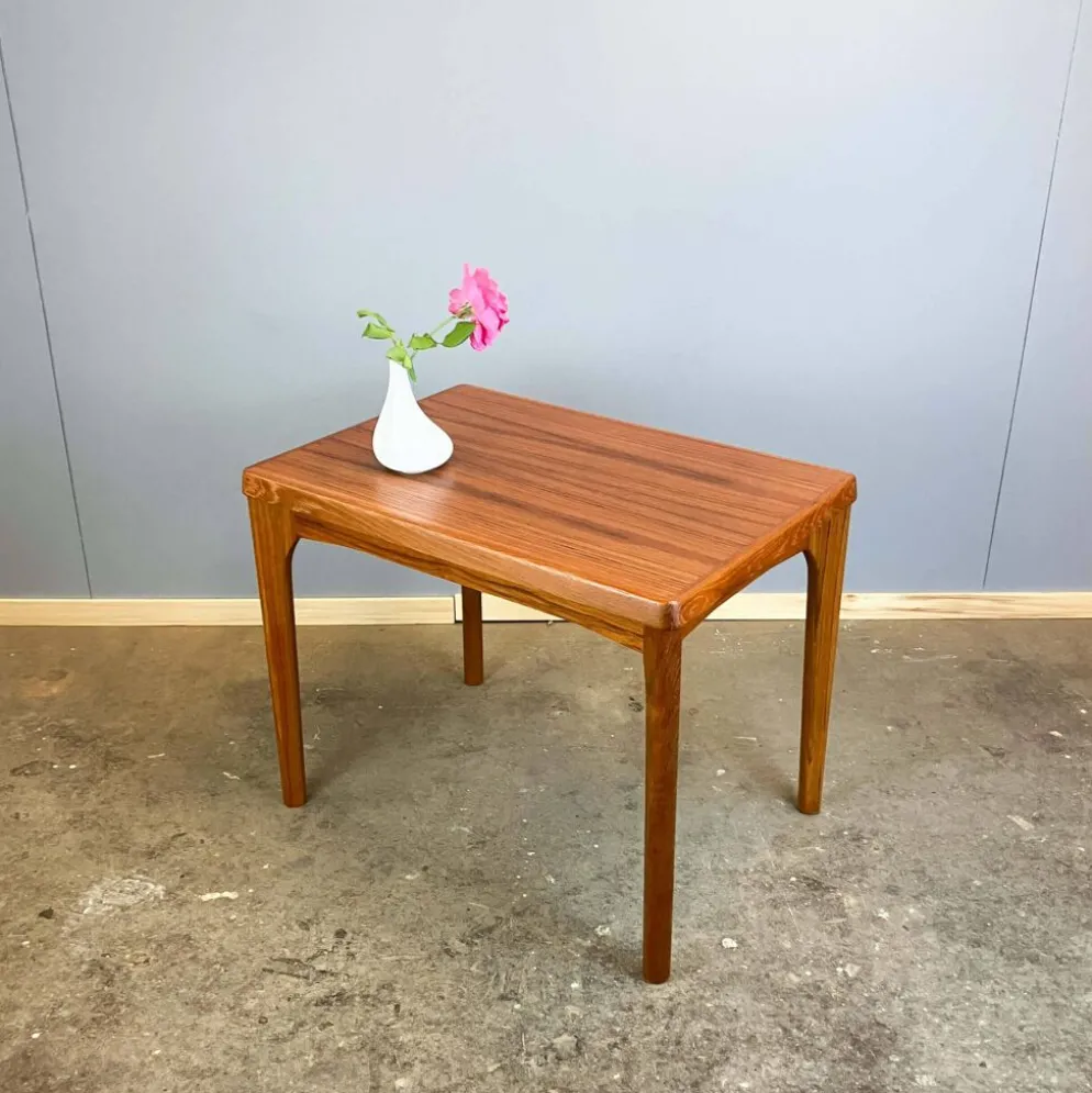 Table d'appoint par Henning Kjaernulf pour Vejle Stole- & Møbelfabrik, teck, années 1960.