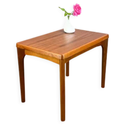 Table d'appoint par Henning Kjaernulf pour Vejle Stole- & Møbelfabrik, teck, années 1960.