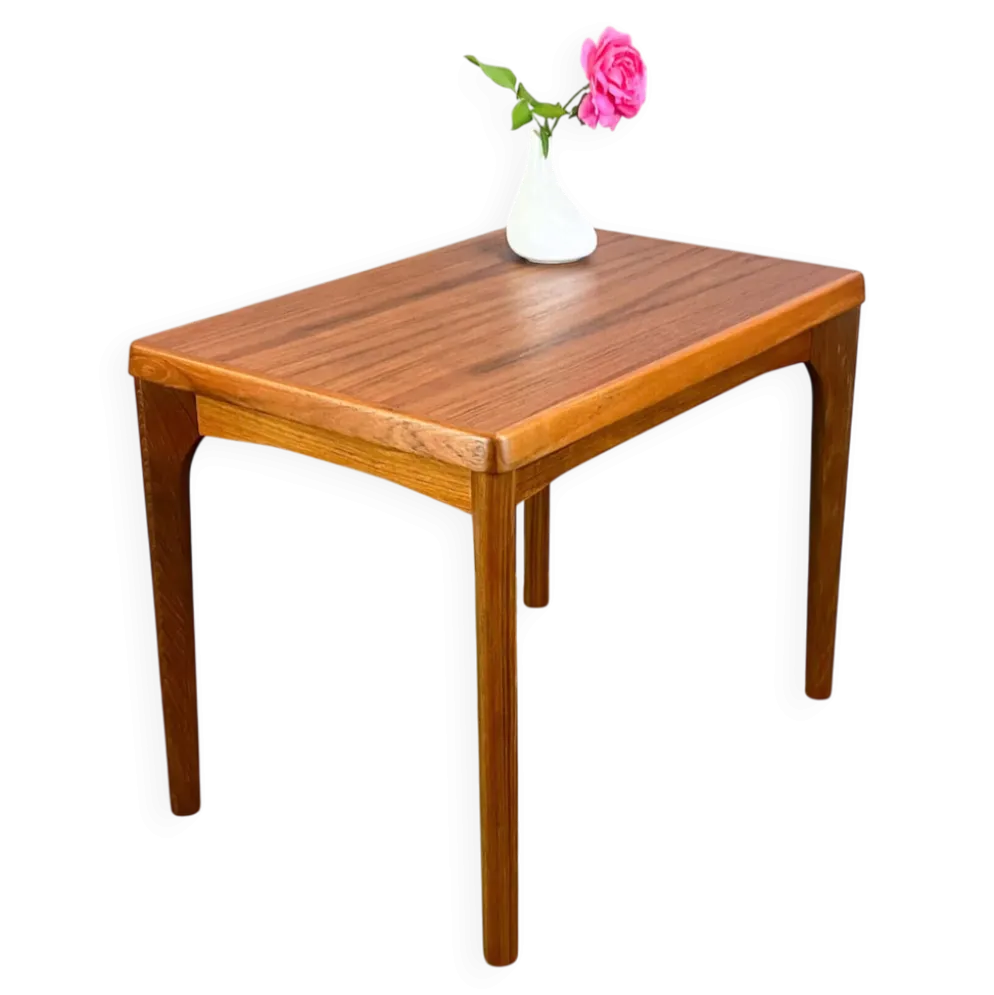 Table d'appoint par Henning Kjaernulf pour Vejle Stole- & Møbelfabrik, teck, années 1960.
