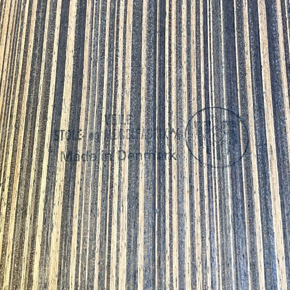 Table d'appoint par Henning Kjaernulf pour Vejle Stole- & Møbelfabrik, teck, années 1960.