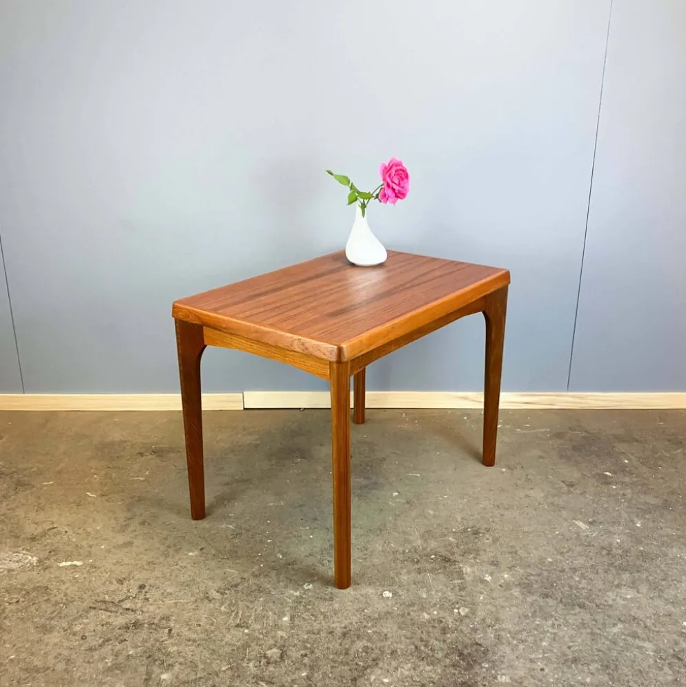 Table d'appoint par Henning Kjaernulf pour Vejle Stole- & Møbelfabrik, teck, années 1960.