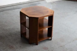 Table d'appoint par Henry Stone