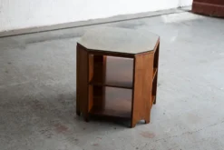 Table d'appoint par Henry Stone