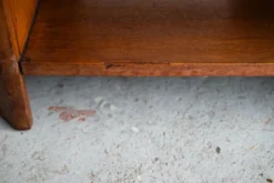 Table d'appoint par Henry Stone
