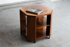 Table d'appoint par Henry Stone