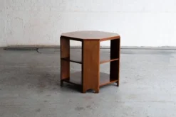 Table d'appoint par Henry Stone